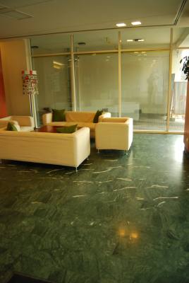 Hotel City Plaza Cluj-Napoca pardoseala marmura Verde Guatemala Hotel City Plaza Cluj-Napoca pardoseala marmura Verde Guatemala