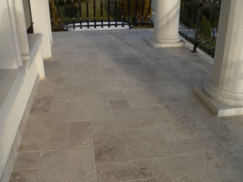 Vila privata Cluj-Napoca pardoseala exterioara travertin anticat Vila privata Cluj-Napoca pardoseala exterioara travertin anticat